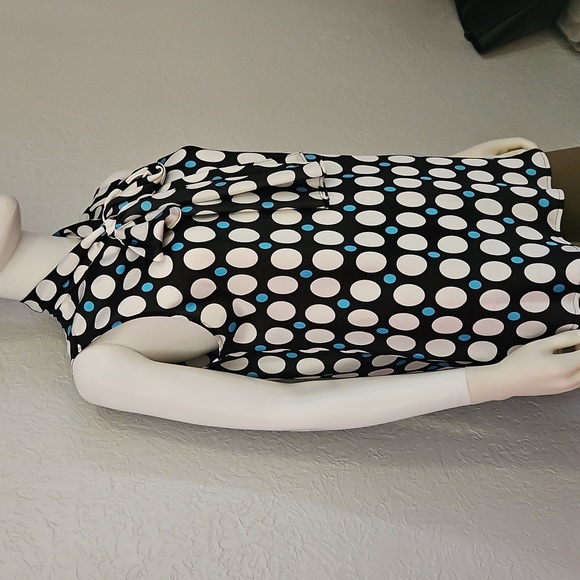 NINE WEST Polka Dot Mod Sleeveless Bowtie Keyhole Satin Top XL - Picture 5 of 10